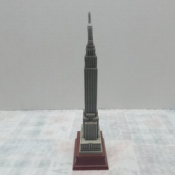 Empire State Building Miniature Model – Iconic NYC Decor - Picture 2 of 8
